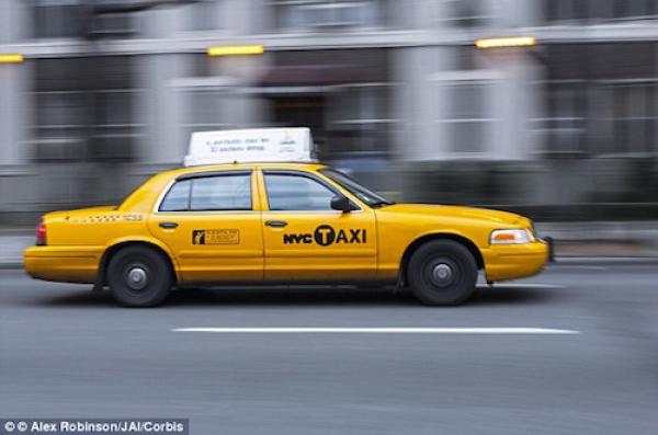 Vì sao taxi New York thường sơn màu vàng? - 1