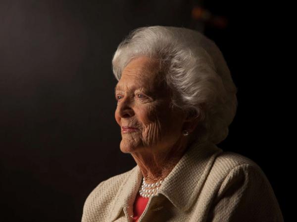 Cựu đệ nhất phu nhân Mỹ Barbara Bush qua đời ở tuổi 92 - 1