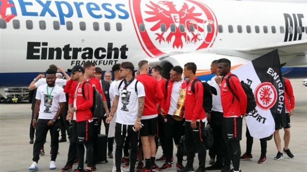 Cúp quốc gia Đức được cơ trưởng soái ca đưa về Frankfurt - 2