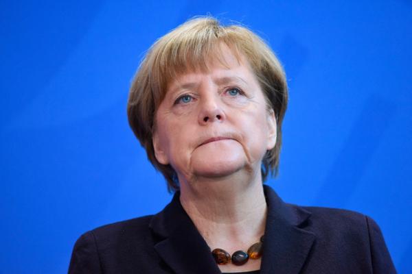 Đảng đối lập Đức nộp đơn kiện Thủ tướng Merkel - 0