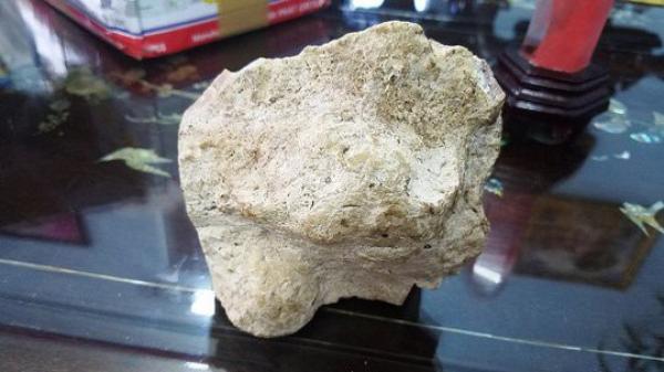 Kỳ lạ hai viên đá thơm như nước hoa, trả 5 tỷ đồng chưa bán - 1