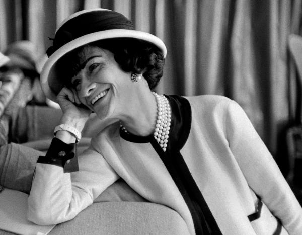 Nhà thiết kế lừng danh Coco Chanel nhắn gửi 3 bài học sâu sắc dành cho phụ nữ - 1