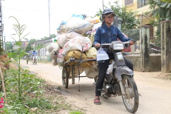 Nữ sinh 17 tuổi làm phụ hồ, nhặt rác gánh vác cả gia đình nhưng vẫn quyết chí nuôi ước mơ vào đại học - 7