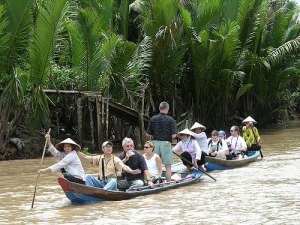 Khách quốc tế hào hứng với chuyến du lịch trồng rau, chăn trâu tại Việt Nam - 12