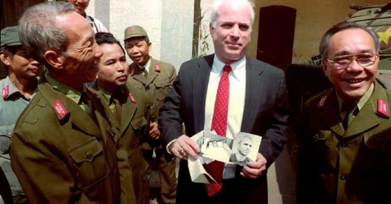 42 8 John Mccain   Tu Tu Binh Toi Tns Duoc Ca Nuoc My Ton Kinh