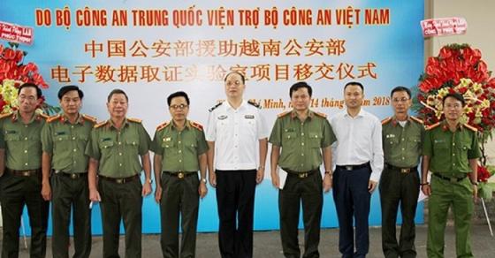 42 1 Trung Quoc Vien Tro Bo Cong An Viet Nam Lap Dat Phong Lab