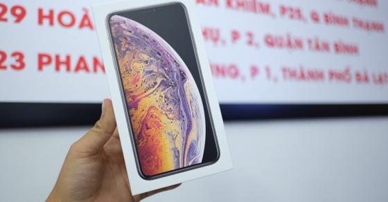 42 2 Anh Iphone Xs Max Dau Tien Ve Viet Nam Nghe Cua Hang Bao Gia Ma Choang