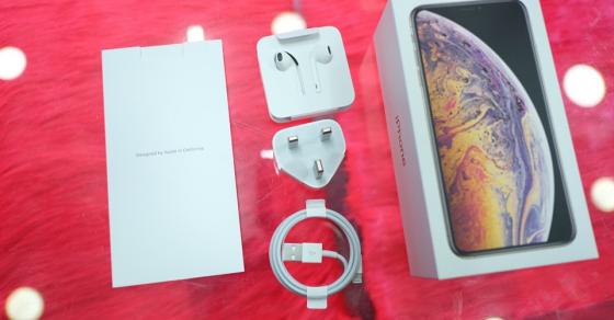 42 5 Anh Iphone Xs Max Dau Tien Ve Viet Nam Nghe Cua Hang Bao Gia Ma Choang