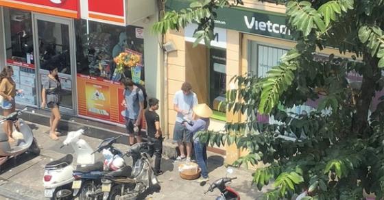 42 11 Tao To Tran Lot Du Khach Nuoc Ngoai Tai Bo Ho Hoan Kiem Ha Noi