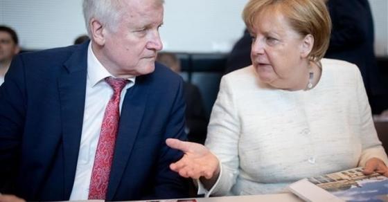 42 1 Bo Truong Noi Vu Horst Seehofer Se Tu Chuc Chu Tich Csu