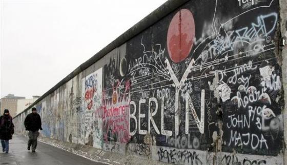 42 2 Nguoi Viet Vuot Tuong Berlin Muu Sinh O Duc