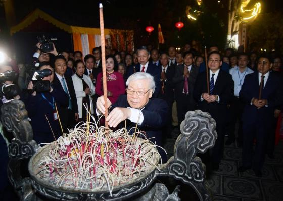 42 5 Tong Bi Thu Tan Bo Chuc Tet Nguoi Dan Tren Duong Thanh Nien