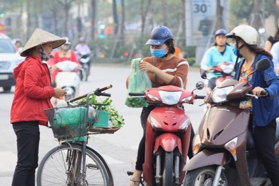 42 9 Ha Noi Thom Ngat Huong Hoa Buoi Ganh Hang Rong Kiem Tien Trieu Moi Ngay