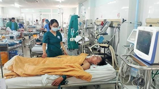 42 2 Bac Si Dung Bia Cuu Benh Nhan Ngo Doc Ruou Ke Chuyen Noi Tieng Bat Dac Di