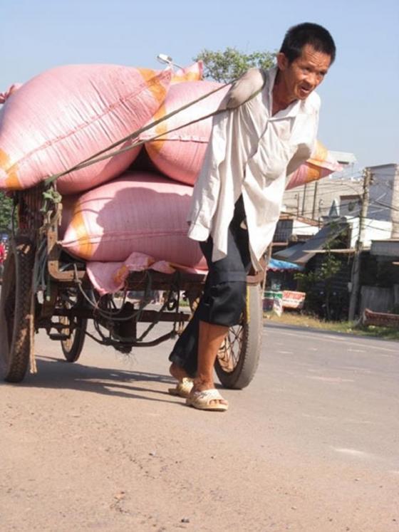 42 18 Dung Than Phien Kho Nua Khi Nhan Ra Minh May Man Hon Van Nguoi