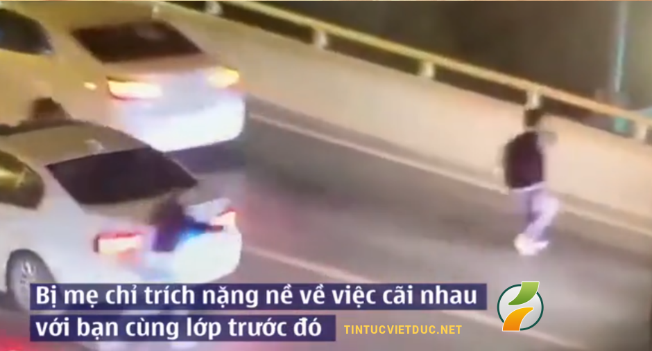 bi me chi trich vi cai nhau voi ban nam sinh lao khoi xe nhay cau tu tu bao tintucvietduc