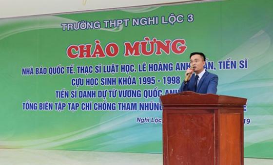 42 4 Ong Le Hoang Anh Tuan Xung Danh Nha Bao Quoc Te La Long Danh