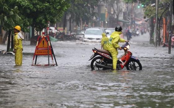 42 1 Vi Sao Mua Mot Tieng Ha Noi Ngap Ca Chieu