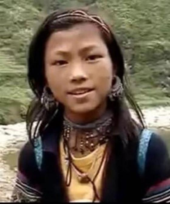 42 5 Co Gai Hmong Noi Tieng Anh Nhu Gio Da Ly Hon Song Mot Minh Tai Bi