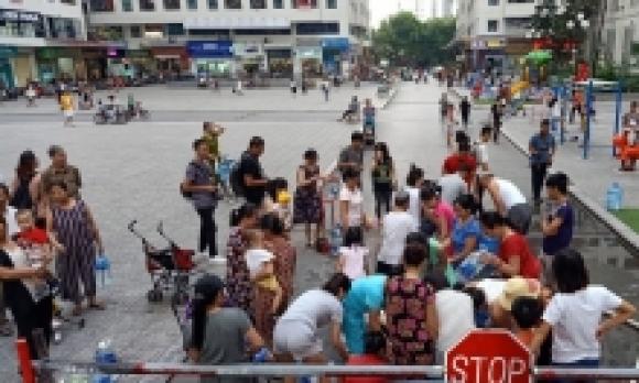 42 1 Cu Dan Bi Tieu Chay Nghi Do Nuoc Nhiem Dau Tong Giam Doc Nuoc Sach Song Da Van Khang Dinh Dam Bao Chat Luong