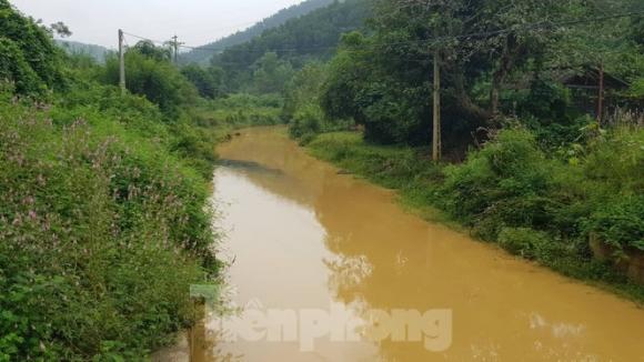 42 3 Van Dan Ha Noi Khon Kho Vi Nuoc Co Mui La Chat Ban Tu Dau Nguon Nuoc Song Da