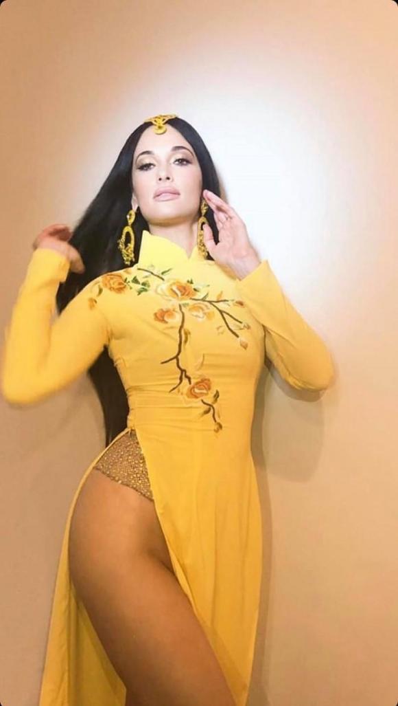 42 2 Khi Ao Dai Bi Xam Pham Va Cach Ung Xu Cua Chung Ta