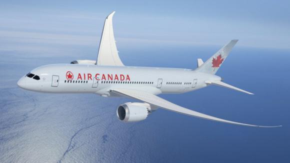 42 1 Tiep Vien Air Canada Se Khong Con Dung Loi Chao Thua Quy Ba Va Quy Ong Tren May Bay