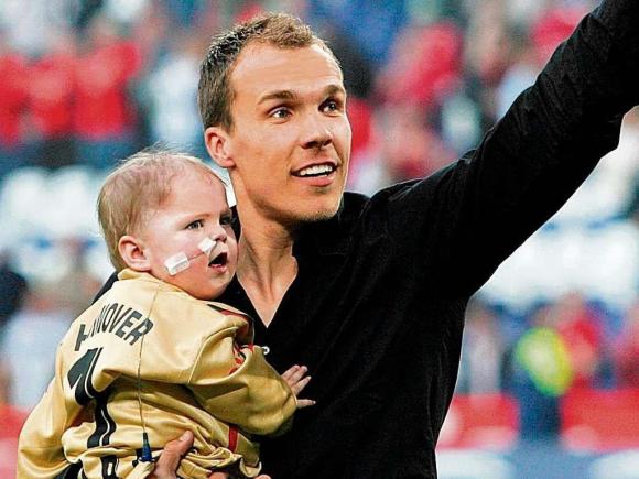 42 4 Robert Enke Va Cai Chet Khien Ca The Gioi Roi Nuoc Mat