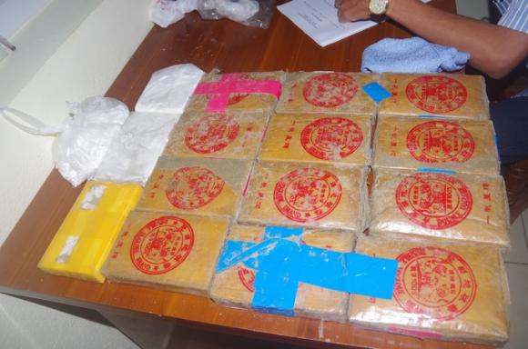 42 5 Nong Hang Chuc Banh Heroin Co Chu Trung Quoc Troi Vao Bien Quang Nam