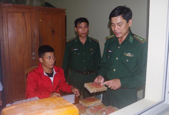 42 7 Nong Hang Chuc Banh Heroin Co Chu Trung Quoc Troi Vao Bien Quang Nam