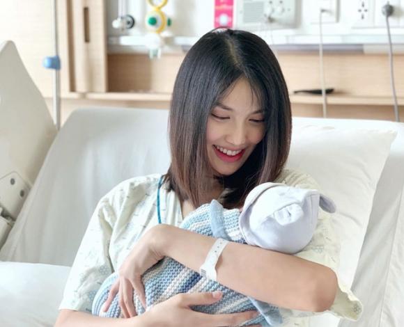 42 4 Ngay Dau Tien Cua Nam 2020 Nhin Lai 1 Nam Doi Doi Cua Sao Viet Nguoi Ten Tuoi Vut Sang Khong Kip Can Nguoi Vien Man Hon Nhan Den Ghen Ti