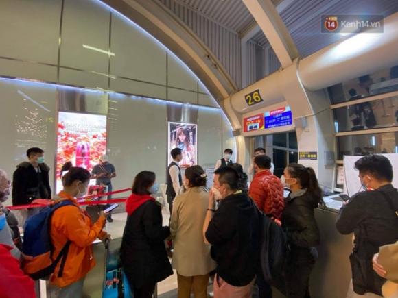 42 9 Ca Tram Du Khach Viet Vat Vo O San Bay Dai Loan Tu Sang Den Toi De Cho Ve Nuoc Trong Mua Dich Virus Corona