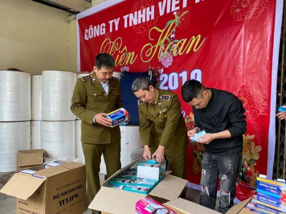 42 2 Kinh Hoang Cong Nghe San Xuat Khau Trang Bang Giay Ve Sinh Va Su That Phan No Khi Hang Ngan Chiec Da Duoc Tuon Ra Thi Truong Tu Trong Tet