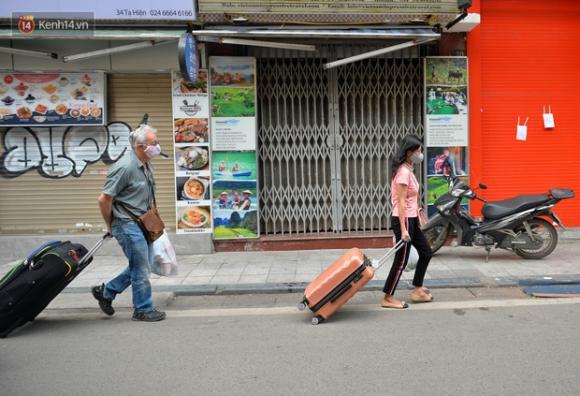 42 4 Khung Canh Khac La Cua Ha Noi Thoi Dich Covid 19 Nhung Canh Cua Im Phang Phac Nguoi Dan Trum Kin Tap The Duc Ben Ho Guom