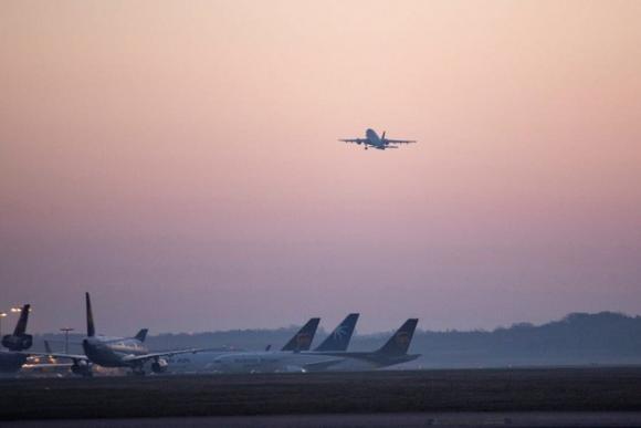 42 3 Ben Trong Benh Vien Bay Airbus A310 Cua Quan Doi Duc