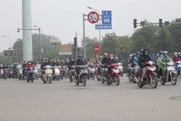 42 10 Ha Noi Dong Nguoi Nuom Nuop Do Ra Duong Nhu Chua He Co Lenh Cach Ly