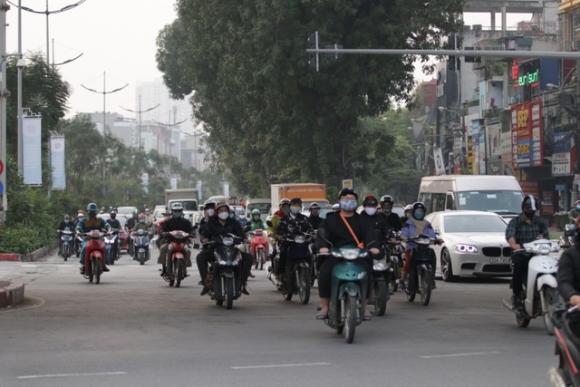 42 1 Ha Noi Dong Nguoi Nuom Nuop Do Ra Duong Nhu Chua He Co Lenh Cach Ly