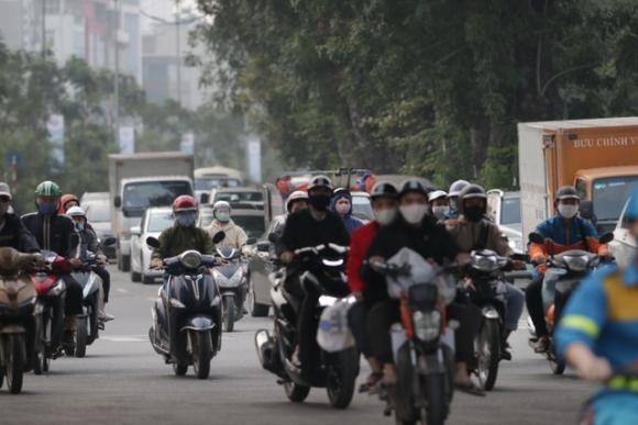 42 2 Ha Noi Dong Nguoi Nuom Nuop Do Ra Duong Nhu Chua He Co Lenh Cach Ly