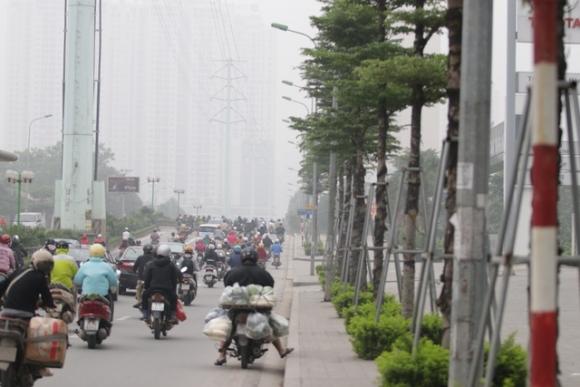 42 9 Ha Noi Dong Nguoi Nuom Nuop Do Ra Duong Nhu Chua He Co Lenh Cach Ly