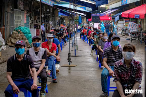 42 1 Xet Nghiem Nhanh Covid 19 Cho Hang Tram Tieu Thuong Cho Dau Moi Ha Noi