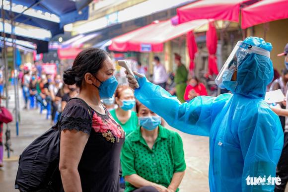 42 3 Xet Nghiem Nhanh Covid 19 Cho Hang Tram Tieu Thuong Cho Dau Moi Ha Noi