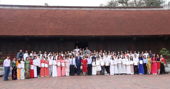 42 2 Bang Hessen Duc Trao Hoc Bong Cho 93 Sinh Vien Uu Tu Khu Vuc Ha Noi