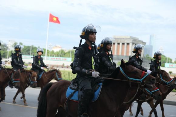 42 3 Canh Sat Co Dong Ky Binh Cuoi Ngua Dieu Hanh Tai Ha Noi