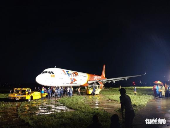 42 2 Vi Sao Can Hon 18 Tieng Giai Cuu May Bay Vietjet Truot Duong Bang