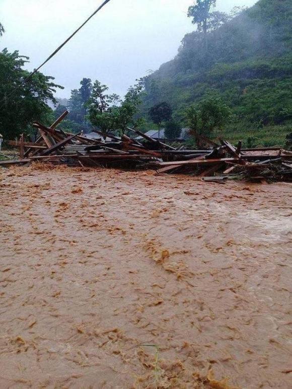 42 9 Ha Giang Chim Trong Bien Nuoc 3 Nguoi Thuong Vong Hang Loat Xe Hoi Troi Dat