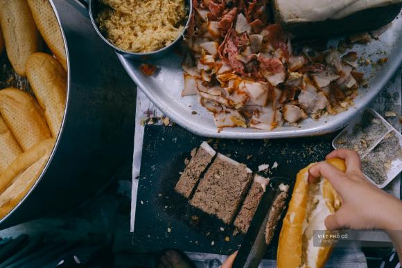 42 13 Hang Banh Mi Ha Noi Co Tu Thoi Bao Cap Moi Ngay Ban 400 Chiec Ngay Trung Tam Pho Co Nhung Gia Chi 10 Ngan