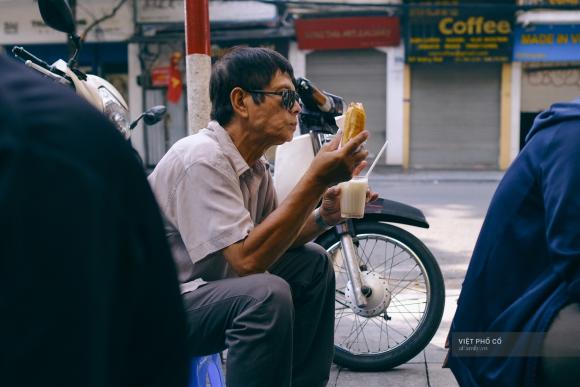 42 6 Hang Banh Mi Ha Noi Co Tu Thoi Bao Cap Moi Ngay Ban 400 Chiec Ngay Trung Tam Pho Co Nhung Gia Chi 10 Ngan