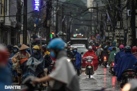 42 11 Pho Ha Noi Ngap Sau Trong Nuoc Duong Ve Nha Xa Qua Xa