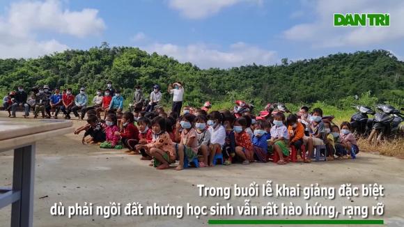 42 1 Xuc Dong Canh Hoc Sinh Ngoi Dat Du Le Khai Giang Som Tai Dak Nong