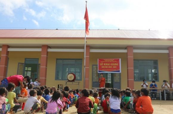 42 2 Xuc Dong Canh Hoc Sinh Ngoi Dat Du Le Khai Giang Som Tai Dak Nong